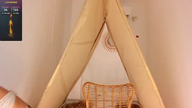 Ariella Ruiz online show from September 25, 2025, 12:44 pm