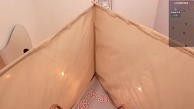 Ariella Ruiz online show from March 6, 2025, 6:37 pm