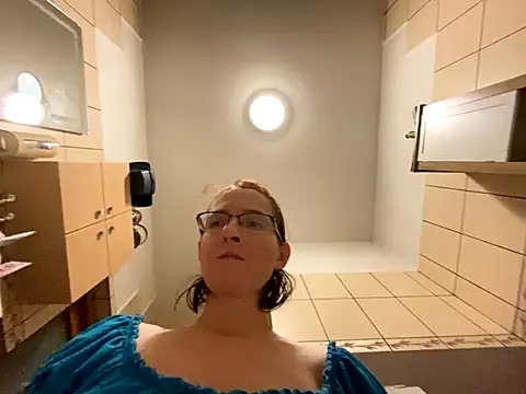 Milky hairy mommy online show from October 10, 2025, 7:58 pm