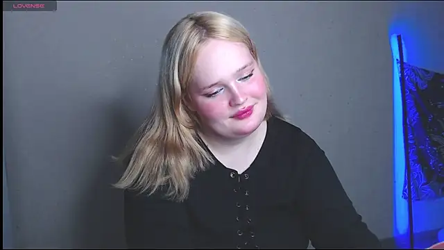 Snapshot of rozzhaos8 chatting on November 11, 2025, 7:08 pm rozzhaos8 online show from November 11, 2025, 7:08 pm