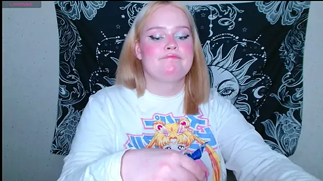 Snapshot of rozzhaos8 chatting on January 8, 2026, 5:35 am rozzhaos8 online show from January 8, 2026, 5:35 am