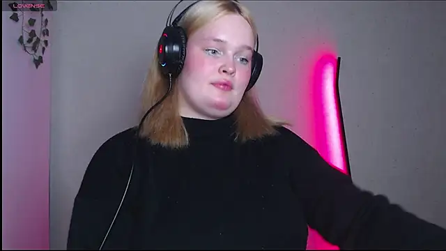 Snapshot of rozzhaos8 chatting on October 25, 2025, 7:03 pm rozzhaos8 online show from October 25, 2025, 7:03 pm