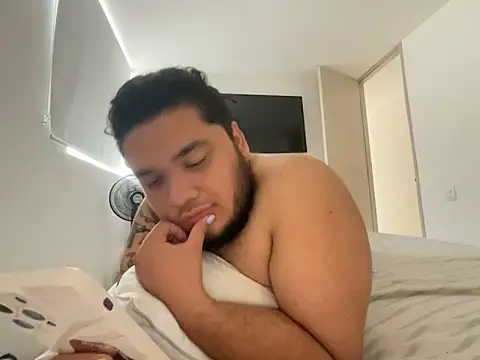 Snapshot of chavarro889 chatting on February 4, 2025, 9:52 pm chavarro889 online show from February 4, 2025, 9:52 pm