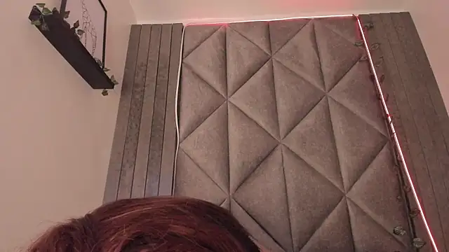 AbbyWathson online show from November 12, 2025, 7:51 pm