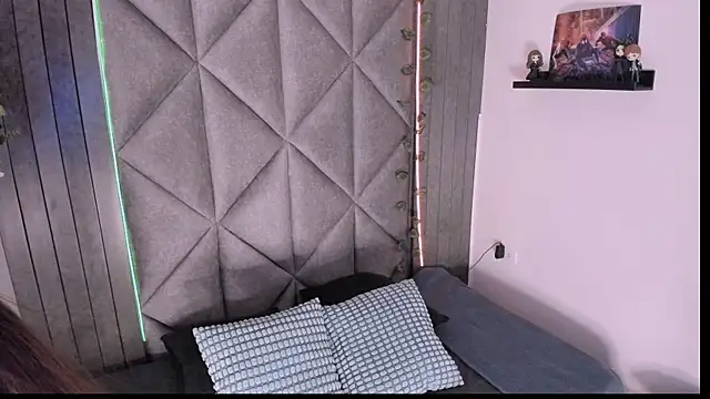 AbbyWathson online show from October 7, 2025, 7:37 pm