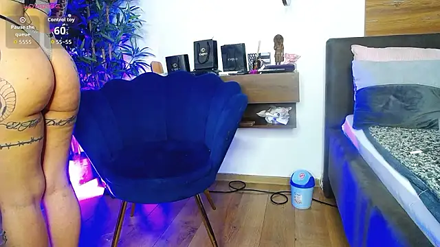 Snapshot of CreamyInkky_ chatting on March 1, 2026, 6:13 am CreamyInkky online show from March 1, 2026, 6:13 am