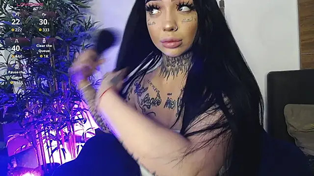 CreamyInkky  online show from April 18, 2026, 7:22 am