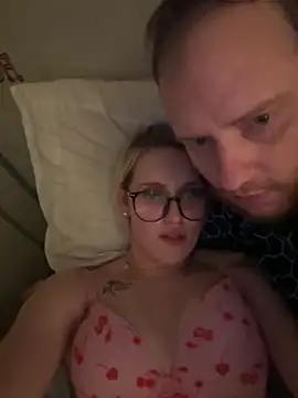 StrawberryCheww online show from March 7, 2026, 11:49 am