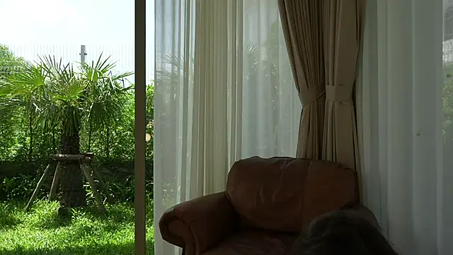 ValerieHill online show from November 4, 2025, 4:38 am