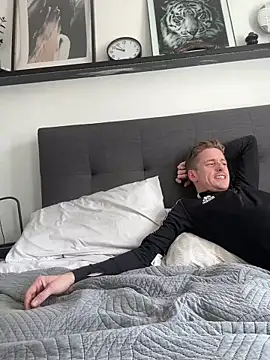 Snapshot of Pollypearson chatting on March 4, 2025, 11:19 am Pollypearson online show from March 4, 2025, 11:19 am