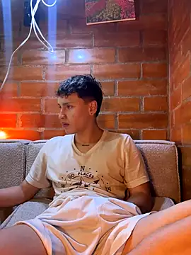 Snapshot of pipeynick chatting on October 18, 2025, 2:35 am pipeynick online show from October 18, 2025, 2:35 am