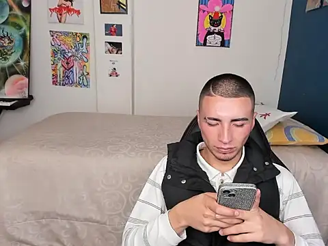 Snapshot of sweet_boys_xx chatting on February 13, 2025, 1:05 pm sweet boys xx online show from February 13, 2025, 1:05 pm