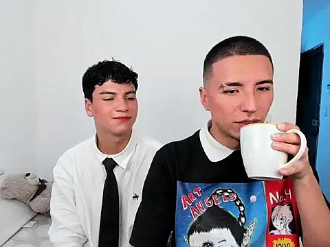 Snapshot of sweet_boys_xx chatting on November 10, 2025, 12:21 pm sweet boys xx online show from November 10, 2025, 12:21 pm