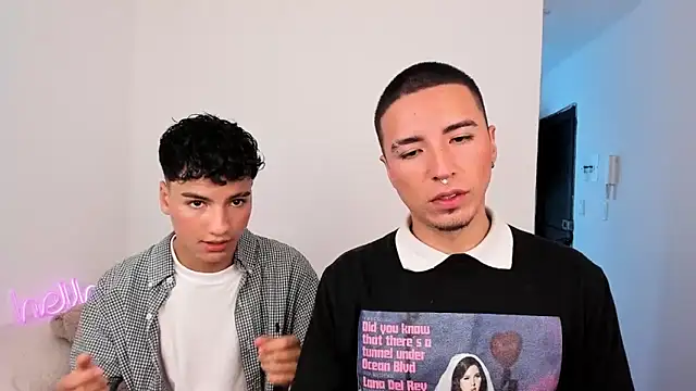 Snapshot of sweet_boys_xx chatting on November 14, 2025, 12:42 pm sweet boys xx online show from November 14, 2025, 12:42 pm