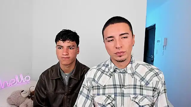 Snapshot of sweet_boys_xx chatting on November 19, 2025, 1:33 pm sweet boys xx online show from November 19, 2025, 1:33 pm