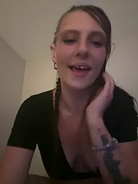 Snapshot of snowrillaxxx chatting on July 3, 2026, 3:46 am snowrillaxxx online show from July 3, 2026, 3:46 am
