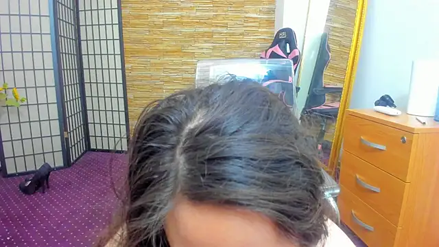 Snapshot of AishaRouhi chatting on February 22, 2026, 5:32 am AishaRouhi online show from February 22, 2026, 5:32 am