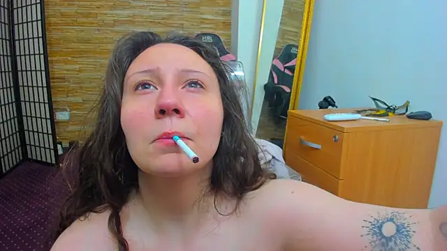 Snapshot of AishaRouhi chatting on February 17, 2026, 5:05 am AishaRouhi online show from February 17, 2026, 5:05 am