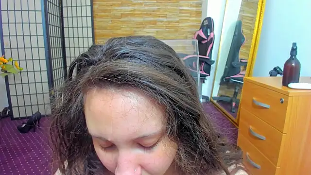 Snapshot of AishaRouhi chatting on February 27, 2026, 5:18 am AishaRouhi online show from February 27, 2026, 5:18 am