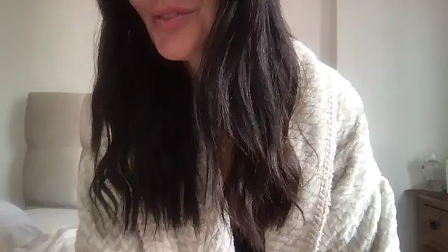 paolajonez online show from January 6, 2026, 11:47 am