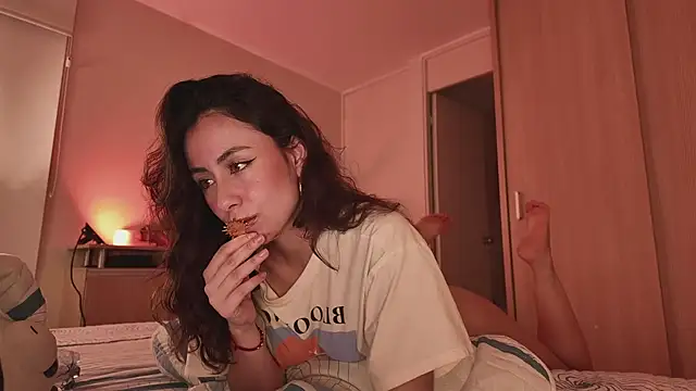 Snapshot of juanasnz99 chatting on November 24, 2025, 4:56 am juanasnz99 online show from November 24, 2025, 4:56 am