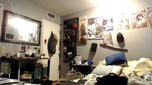 eavestease1 online show from April 9, 2026, 12:01 am