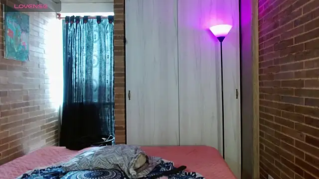 helenacyruss online show from October 17, 2025, 5:48 pm