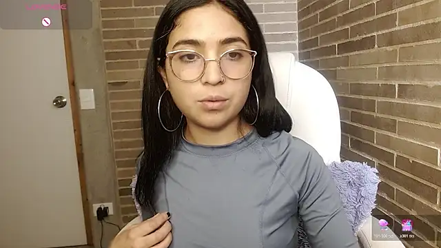 helenacyruss online show from February 12, 2026, 7:13 pm