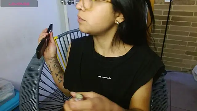 helenacyruss online show from November 9, 2025, 3:16 pm