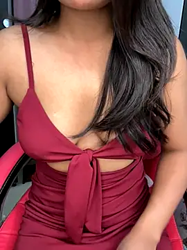 LeisyXO online show from November 6, 2025, 5:39 pm