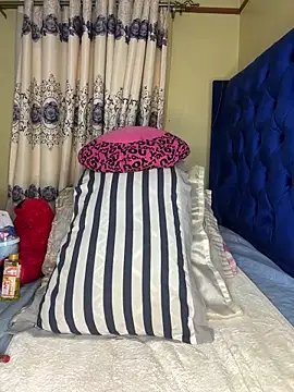 Queenshaz01 online show from May 25, 2026, 9:13 pm