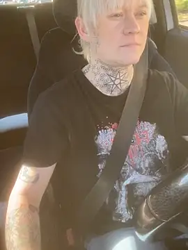 poussichienne online show from October 11, 2025, 10:49 am