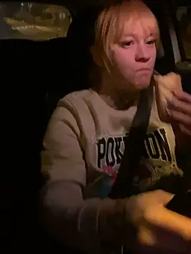 poussichienne online show from April 18, 2026, 2:47 am