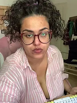 Snapshot of Curvydesifromgermany chatting on July 24, 2026, 12:45 pm Curvydesifromgermany online show from July 24, 2026, 12:45 pm