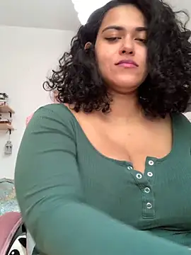 Snapshot of Curvydesifromgermany chatting on September 30, 2025, 10:32 am Curvydesifromgermany online show from September 30, 2025, 10:32 am