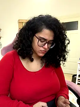 Curvydesifromgermany online show from December 15, 2025, 2:56 pm