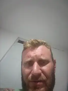 Hunnyhunty420 online show from April 17, 2026, 12:08 pm