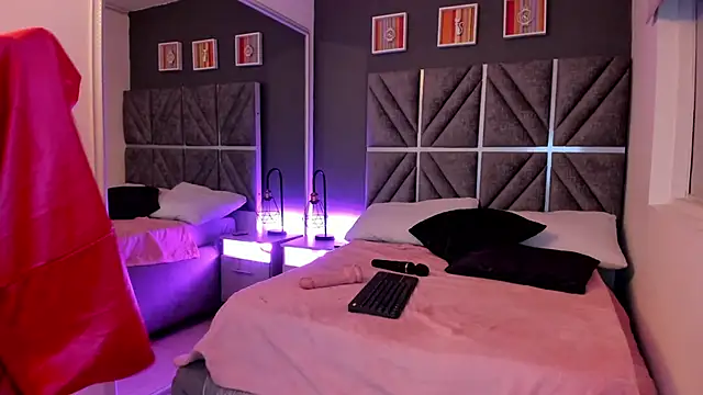 Laura Dicardy online show from March 18, 2025, 1:46 am