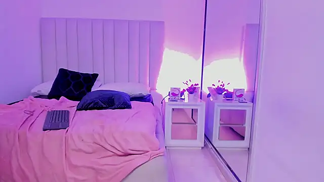 Laura Dicardy online show from March 15, 2025, 3:16 pm