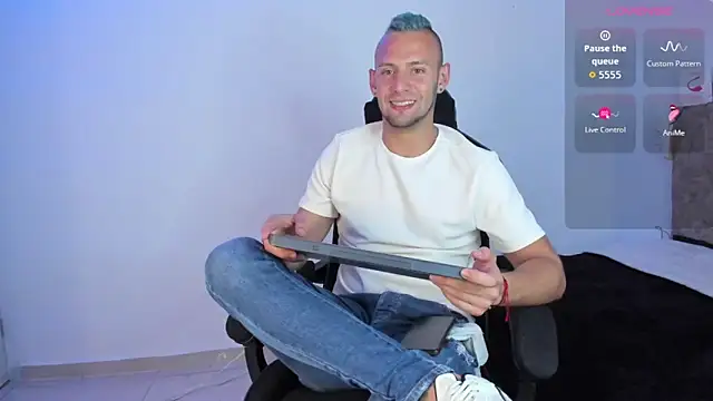 Snapshot of Damon_Bakert chatting on December 1, 2025, 8:32 pm Damon Bakert online show from December 1, 2025, 8:32 pm