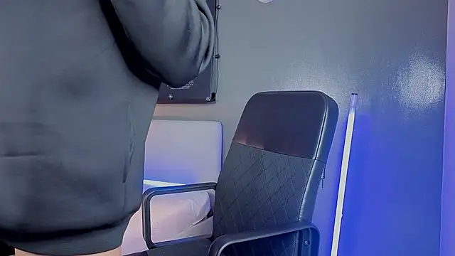 Ken-boy  online show from October 11, 2025, 12:06 pm