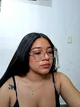 -VICKKY online show from July 6, 2026, 7:49 pm
