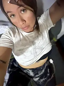 Snapshot of Emiily_lee chatting on June 23, 2026, 9:24 pm Emiily lee online show from June 23, 2026, 9:24 pm