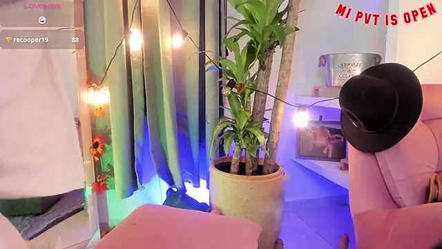 Snapshot of pamduff chatting on March 21, 2025, 9:45 am pamduff online show from March 21, 2025, 9:45 am