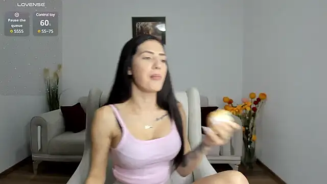 Snapshot of Emmapmg chatting on January 26, 2025, 2:30 pm Emmapmg online show from January 26, 2025, 2:30 pm