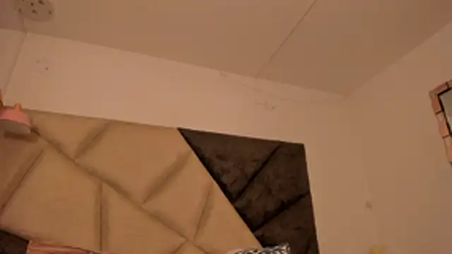 Snapshot of BonnieCute_ chatting on February 8, 2026, 11:35 pm BonnieCute online show from February 8, 2026, 11:35 pm