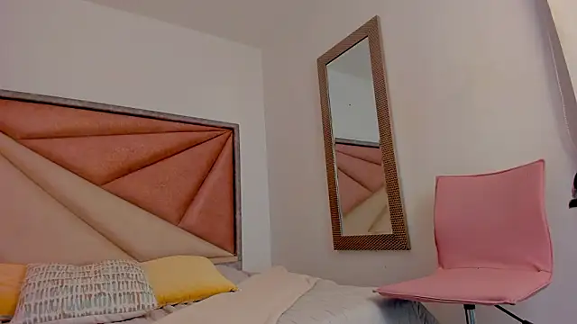 Snapshot of BonnieCute_ chatting on February 28, 2026, 11:48 pm BonnieCute online show from February 28, 2026, 11:48 pm