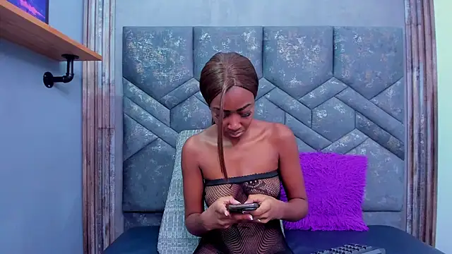 dalilaqueen online show from November 7, 2025, 11:59 am