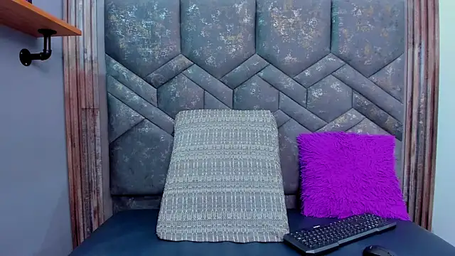 dalilaqueen online show from November 5, 2025, 2:53 pm