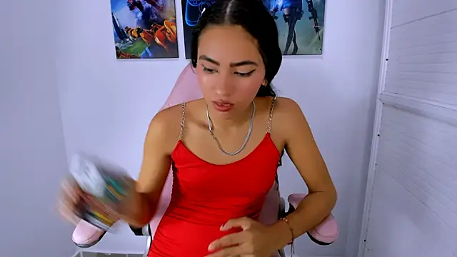 Snapshot of Evelin_shy chatting on July 3, 2026, 12:33 pm Evelin shy online show from July 3, 2026, 12:33 pm